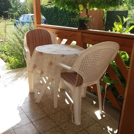 Bequem Eingerichtetes Kleines Haus Fur 2 Personen In *