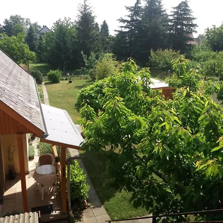 Bequem Eingerichtetes Kleines Haus Fur 2 Personen In Balatonboglar